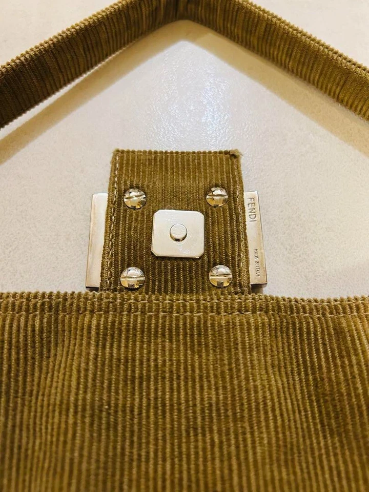 Bolso de Hombro FENDI Mamma Baguette en Pana Caqui Beige Foto 2 de 4