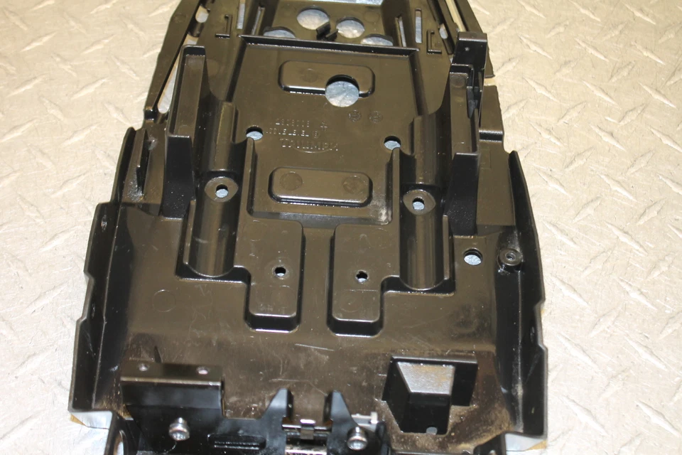 Triumph Street Triple R 2014 ABS trasero trasero trasero bandeja de batería plástico Foto 4 de 4