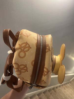 Loungefly Disney MM Mickey Mouse Foodies Pretzel Mini  display picture 3