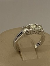 ANELLO TRILOGY ORO BIANCO 18 KT E DIAMANTI NATURALI 0,45 CT F COLOR VS1
