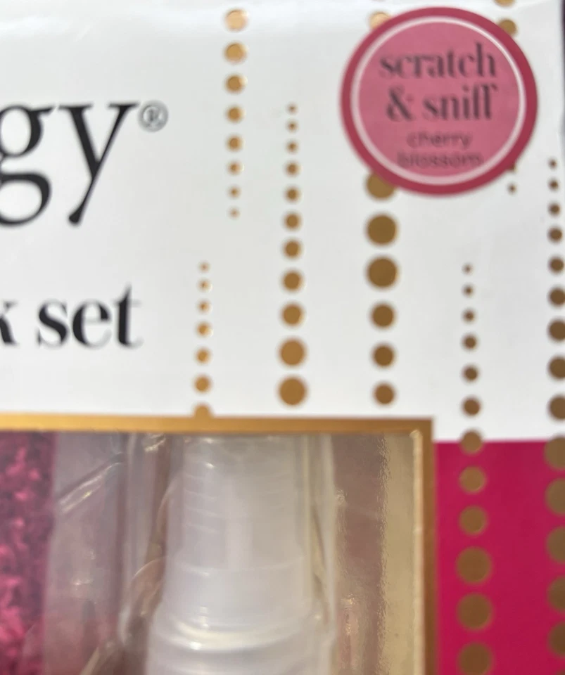 Nuevo Bodycology Flor de Cerezo Spray Corporal y Loción Corporal y Calcetines Envío Rápido Foto 2 de 3