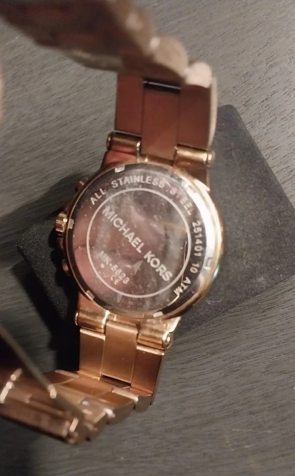 Reloj Michael Kors dorado para mujer acero inoxidable MK Foto 3 de 4