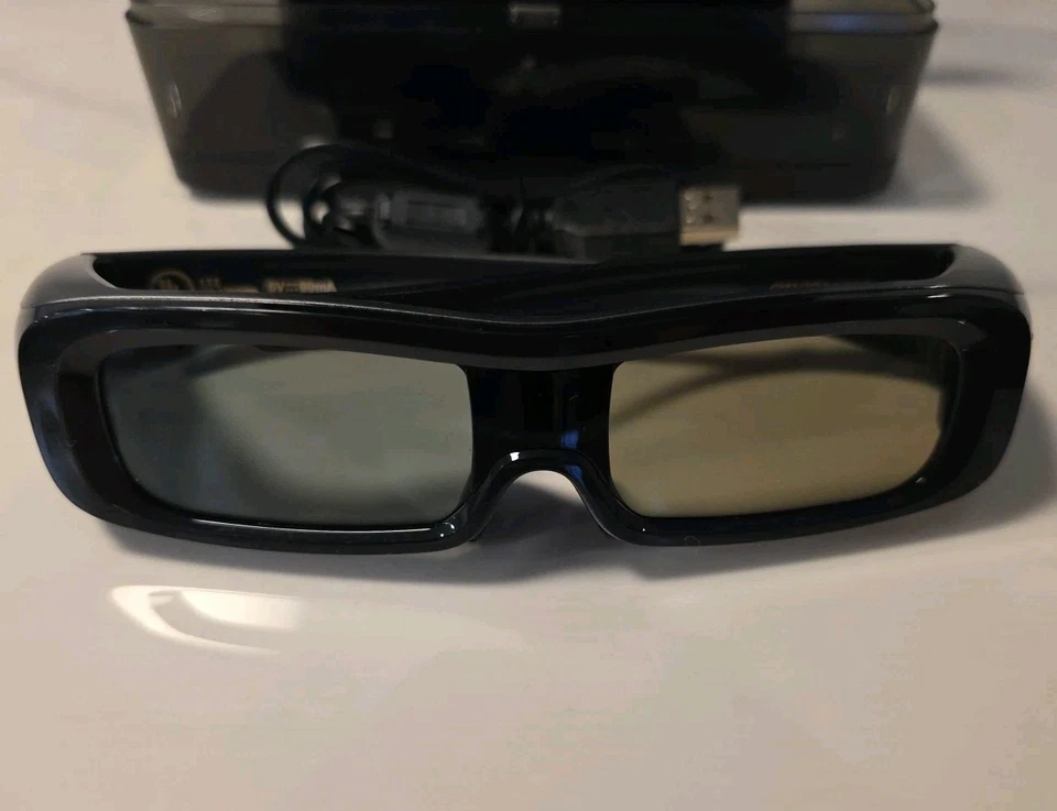 Panasonic 3D Glasses Model TY-EW3D2MA Full HD + USB Cable + Storage Case - Image 3 of 3