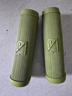 vespa acma 125. Paire manchons vert pour guidon - Photo 1/2