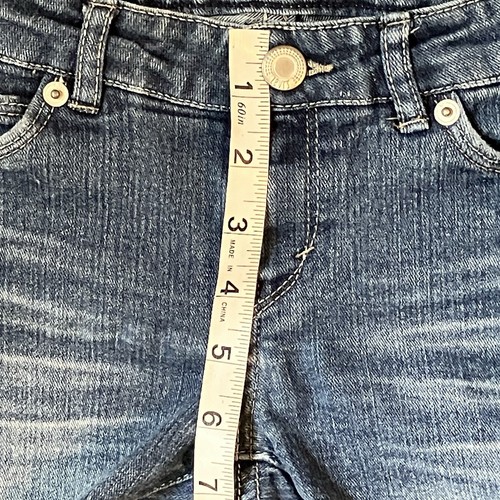 Levis Girl's Bermuda Jean Shorts Size 8 Blue Distressed Adj Waist Red Tab - Picture 11 of 12