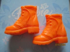 BARBIE DOLL / PAIR OF SHOES: BOOTS, PUMPS ....... (2367)