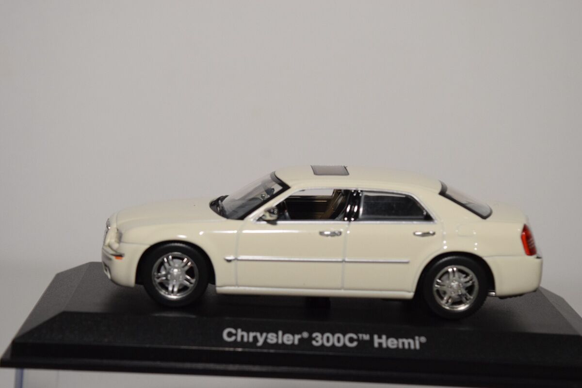B10 1:43 NOREV 940010 CHRYSLER 300C HEMI COOL VANILLA CREAM B10 1:43 NOREV 940010 CHRYSLER 300C HEMI COOL VANILLA CREAM