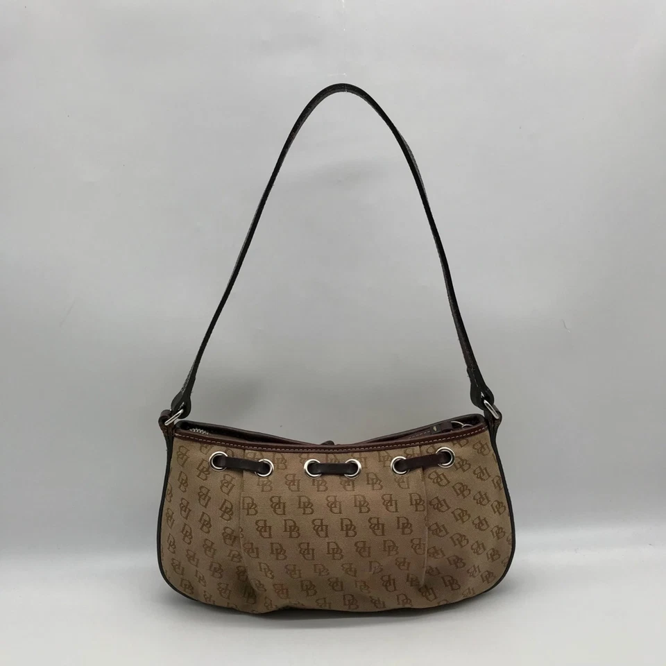 Bolso Baguette Dooney & Bourke Marrón Monograma Lona Foto 2 de 4