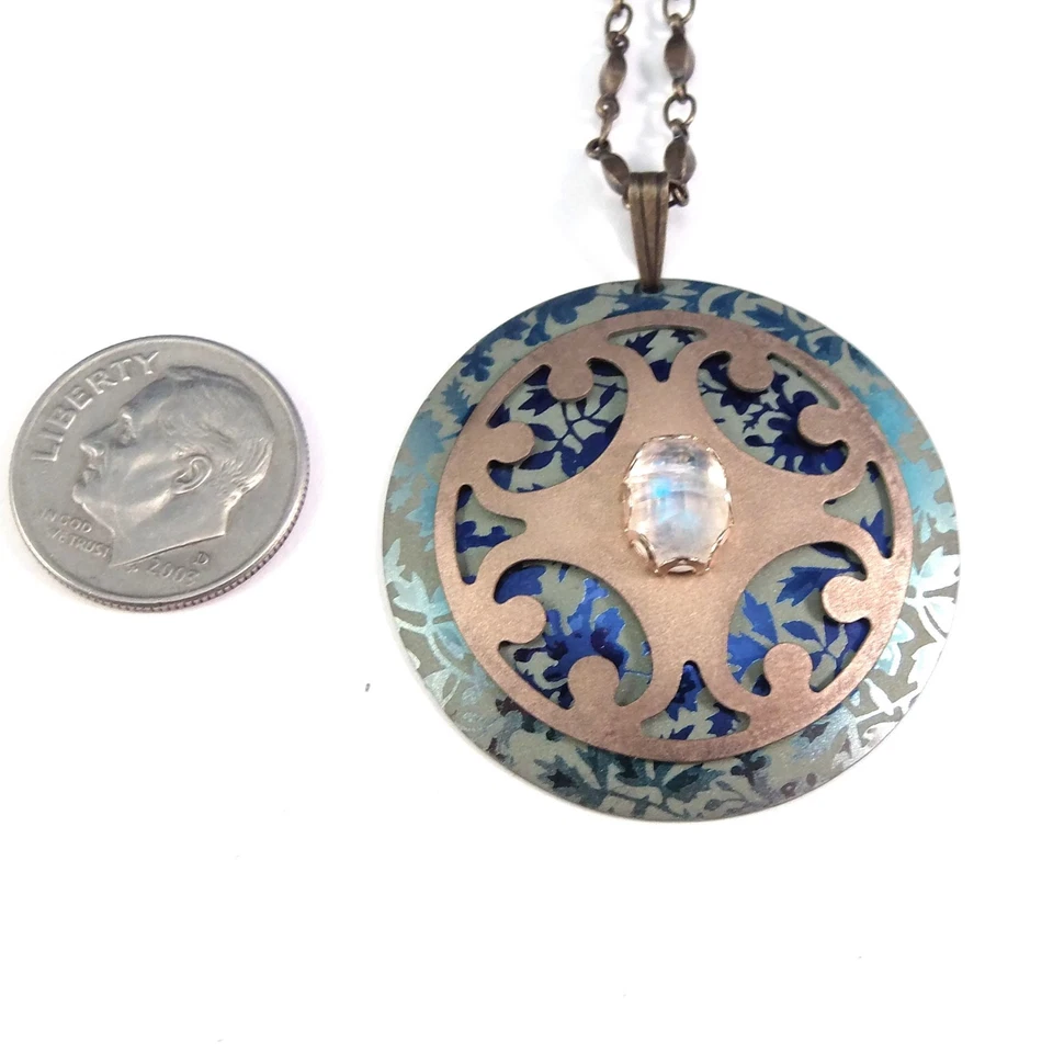 Collar de cuarzo rutilado con extensor con colgante de niobio artesanal Holly Yashi Foto 2 de 4