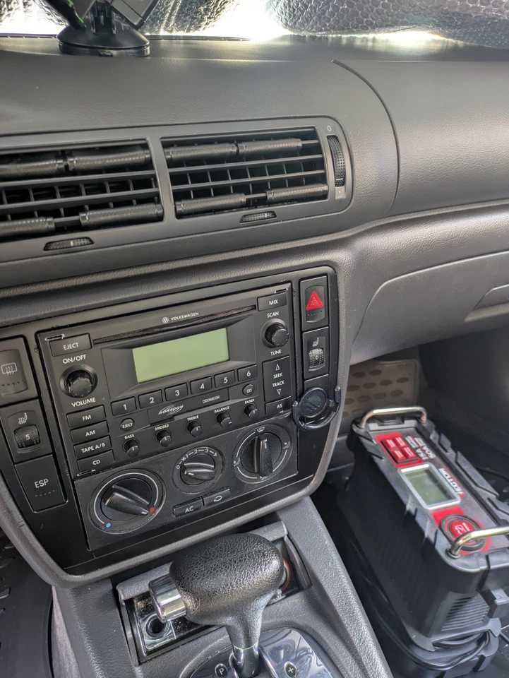 2005 Volkswagen Passat GLS 4MOTION - Image 2 of 4