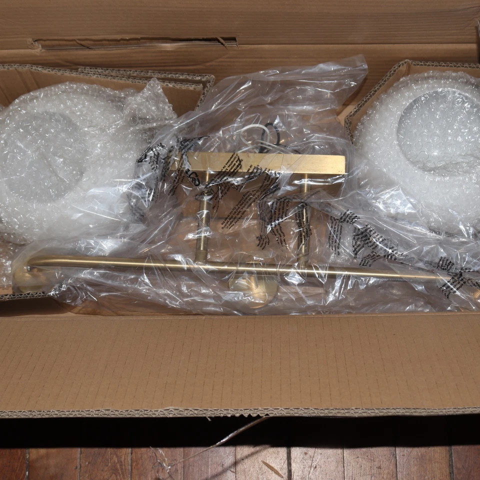 Luz de tocador de baño de 3 luces Generation Lighting con pantallas de vidrio opalino 25" Foto 4 de 4