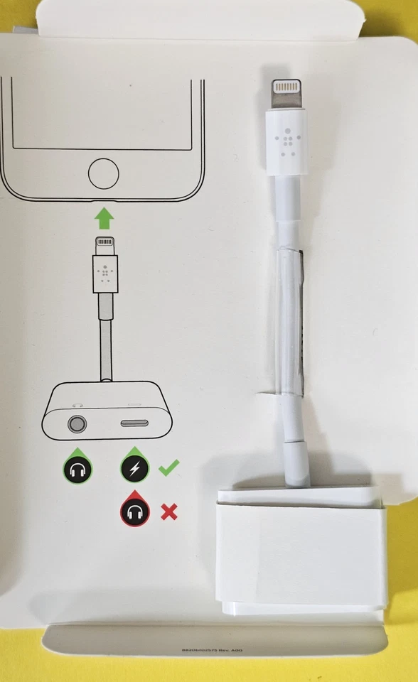 Adaptador Rockstar de carga de audio Belkin de 3,5 mm para iPhone Foto 3 de 4