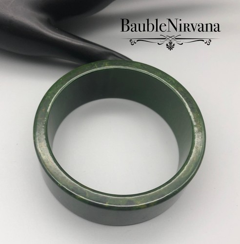 Brazalete de baquelita ancho vintage rebanada verde espinaca y mostaza remolino - Imagen 5 de 6
