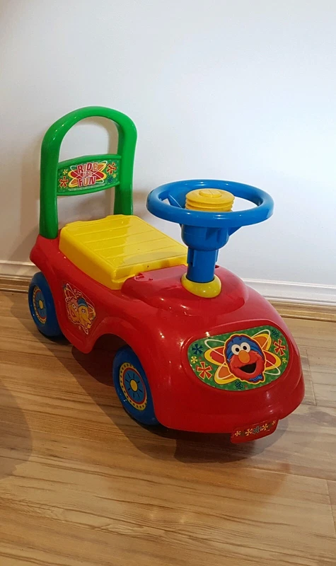elmo push car