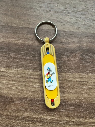 Goofy Disney Keychain Vintage Yellow Multi-Color Novelty Retractable Pen - Picture 2 of 3