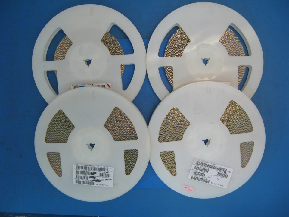 NUEVO **Lote de 10** Tenedor de Afinación Cristal 32.768kHz MICRO MS2V-TS DORADO Foto 2 de 4