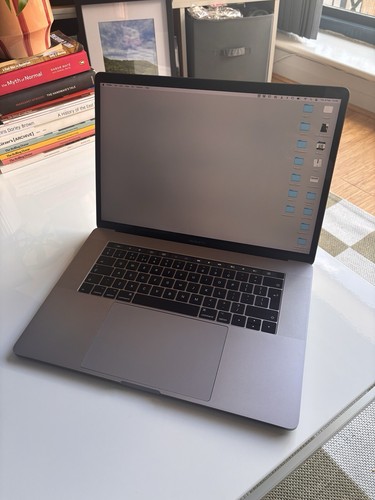 Apple MacBook Pro 2017 15in TouchBar i7 16GB RAM 256GB SSD 2.8GHz - Picture 2 of 8