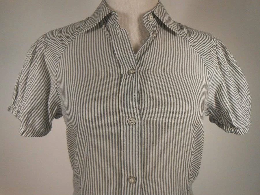 Hermosa Blusa Para Mujer Talla 2 Michael Kors Gris Rayas Volantes Manga Corta Foto 2 de 4