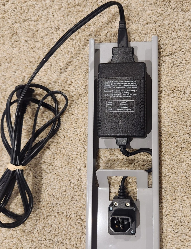 Cargador de Batería Arjo Huntleigh NDA 8200 Sara 3000 Probado Completo Funcionamiento Foto 3 de 3