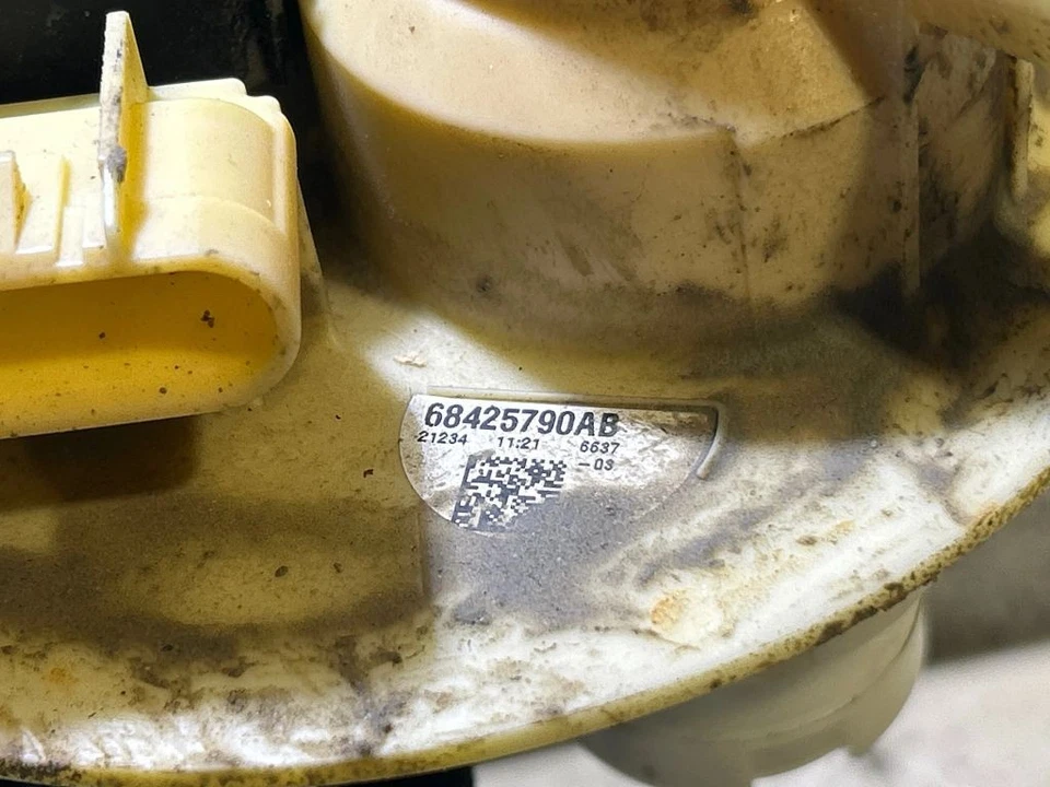 Jeep Grand Wagoneer 2022 gasolina en tanque bomba de combustible emisor de nivel 68425790AB Foto 2 de 2