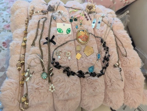 Vintage To New  Jewelry Lot , Costume  Jewelry, 25 Pieces Plus Free Gift, #5