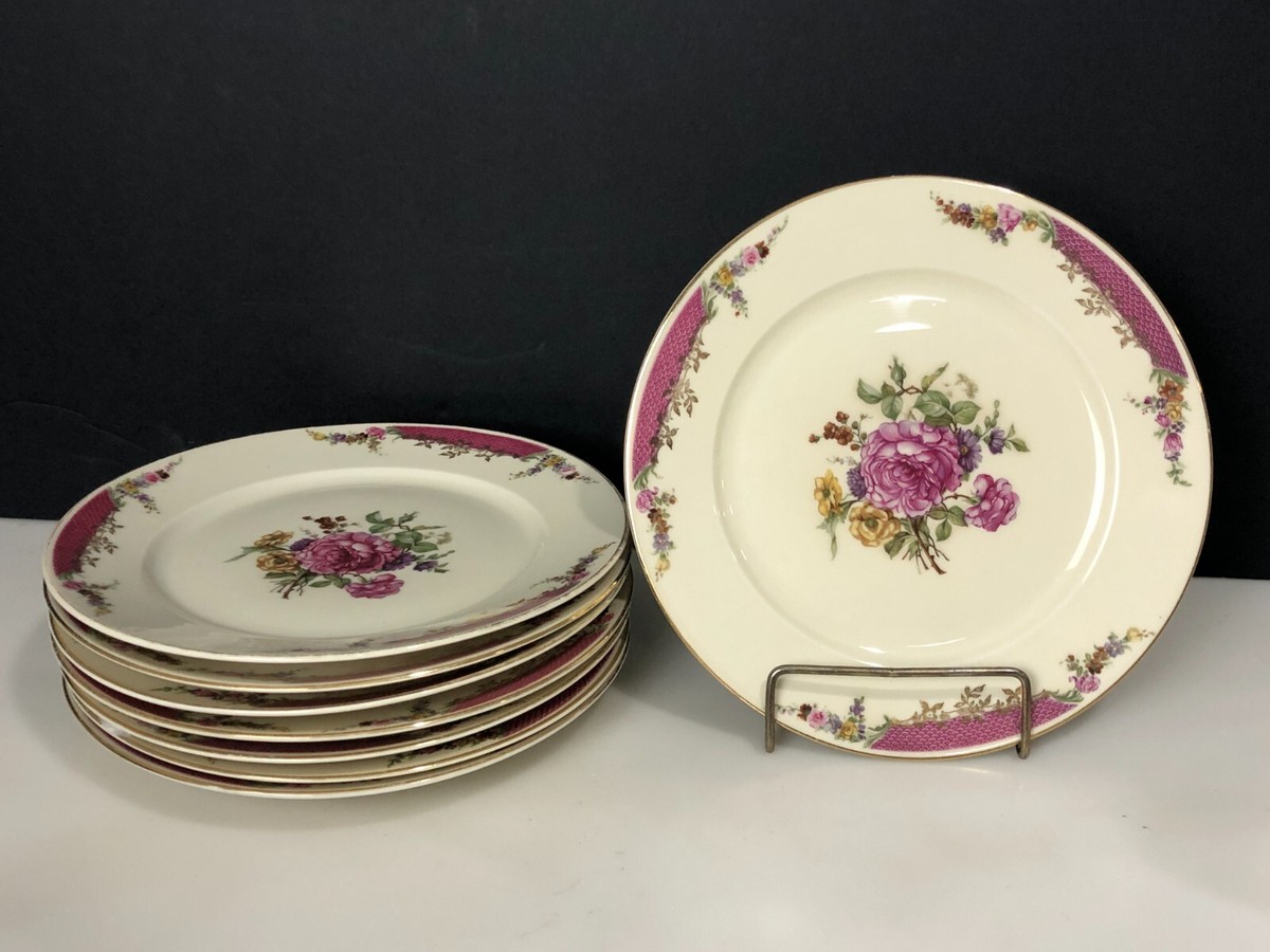 A Pair of Continental Lettuce Ware Plates A Pair of Continental Lettuce Ware Plates