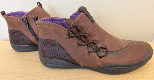 BIONICA Size 9.5 Women’s Brown Leather Side Zip Shoes - Picture 2 of 8