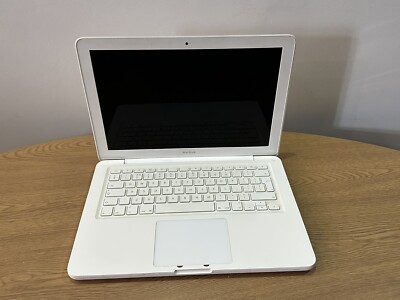Apple MacBook A1342 Core 2 Duo 2,4GHz 13'' 2GB Ram Defekt