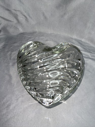 VINTAGE Jeannette Glass CRYSTAL CURIOS “THE HEART” Trinket/Candy Dish Keepsakes - Picture 2 of 11