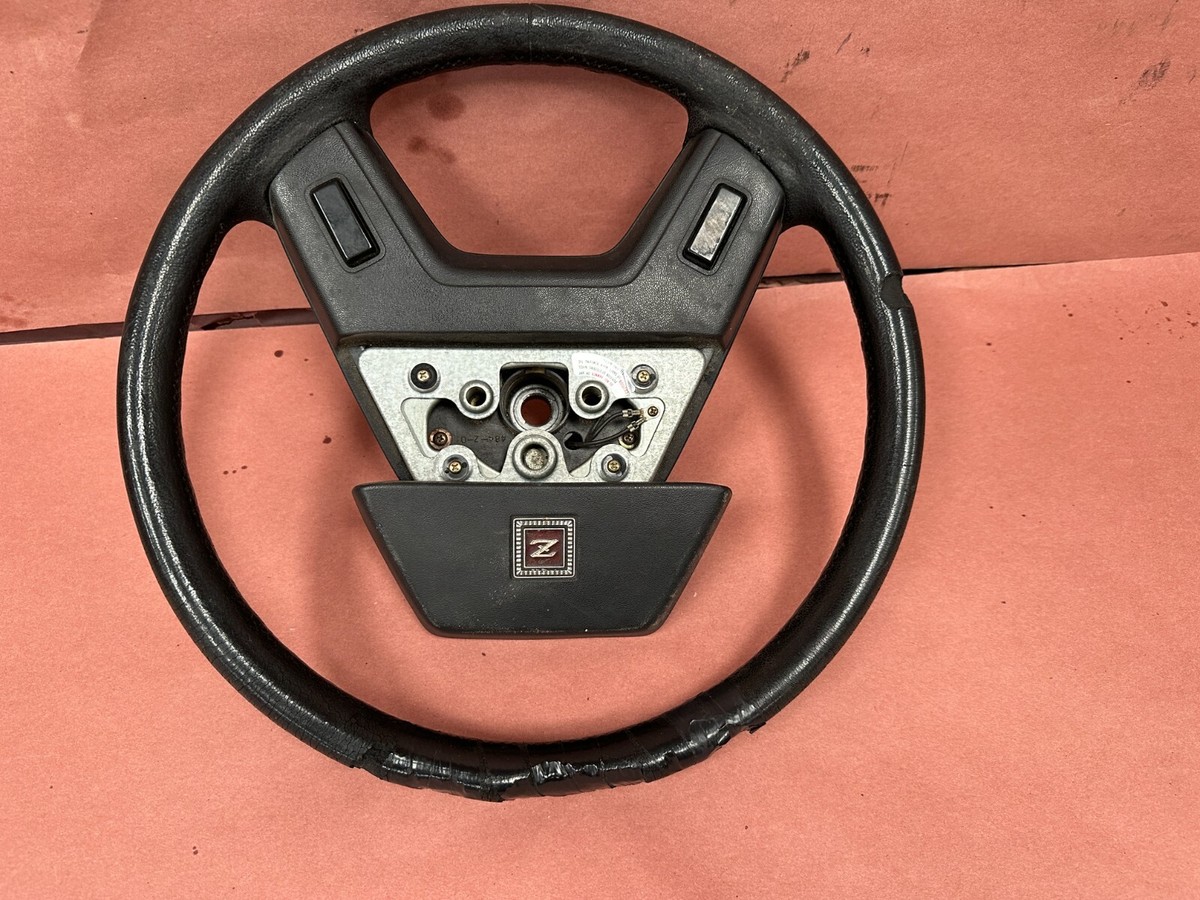 パーツ Likewise Slasher Edition Steering wheel. Our new Slasher Edition steering wheel in black suede with