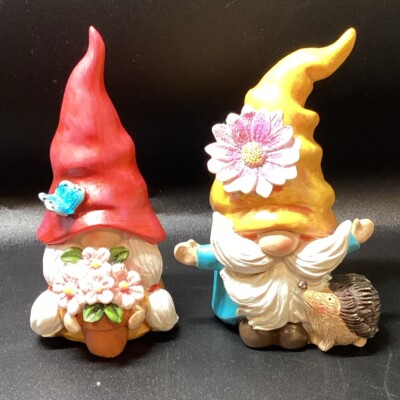 2 Piece Hodao Flowery Gnome Decorations