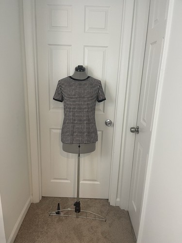 Anne Klein Size Small Black & Cream Knit Back Button Up Dressy Top Blouse (NWOT) - Picture 3 of 8