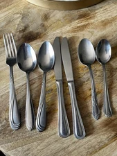 Flatware Set – 4 Spoons, 2 Butter Knives, 1 Fork – Mixed Pieces