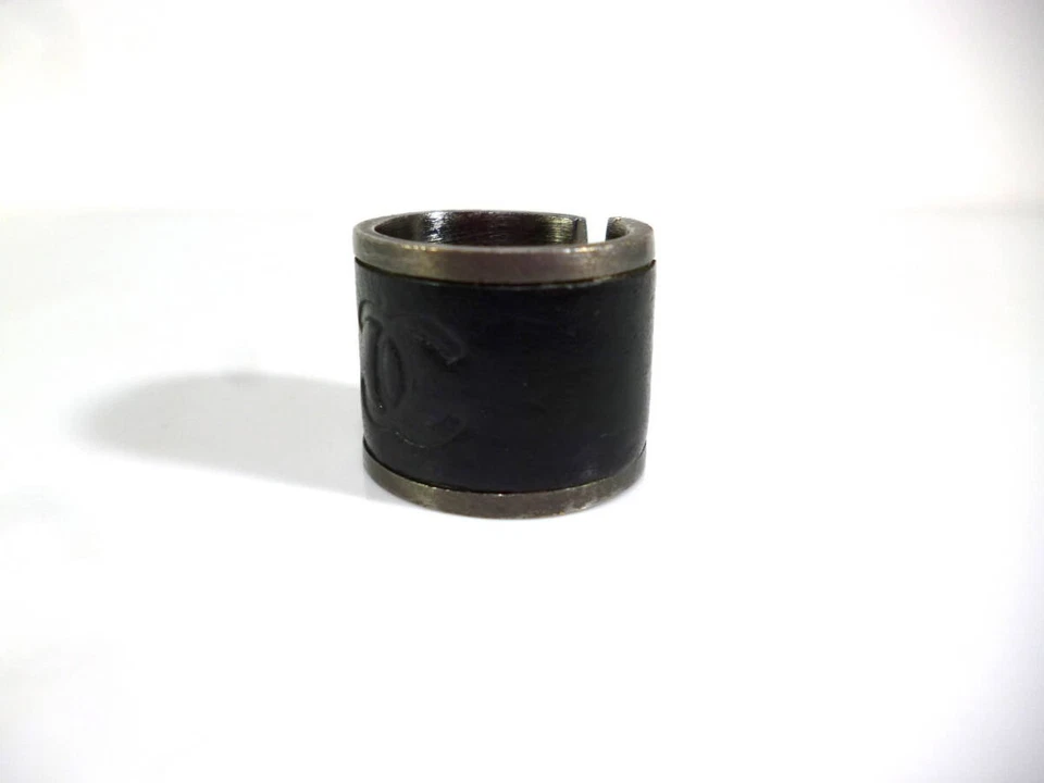 Кольцо с логотипом CHANEL Coco Mark черный металл кожа - Изображение 3 из 4