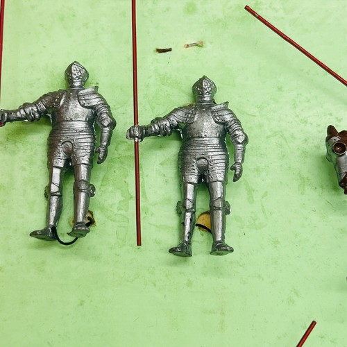 W. Britains Historical Series 16th Century Knights Armour Mounted Footmen #1307 - Picture 5 of 16