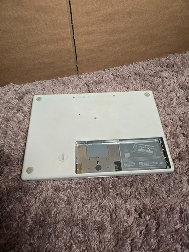 Apple A1181 2008 MacBook Core 2 Duo 13" White - PARTS ONLY - Picture 7 of 7