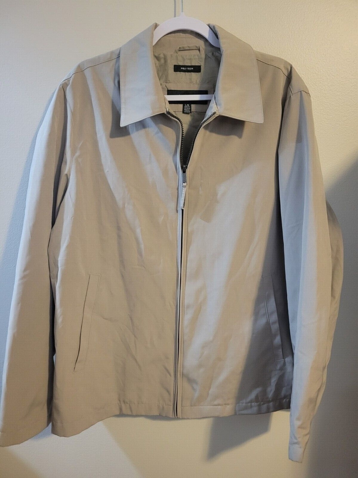 Claiborne Men's Poly Tech Zip Front Outerwear Jacket Size Large Beige