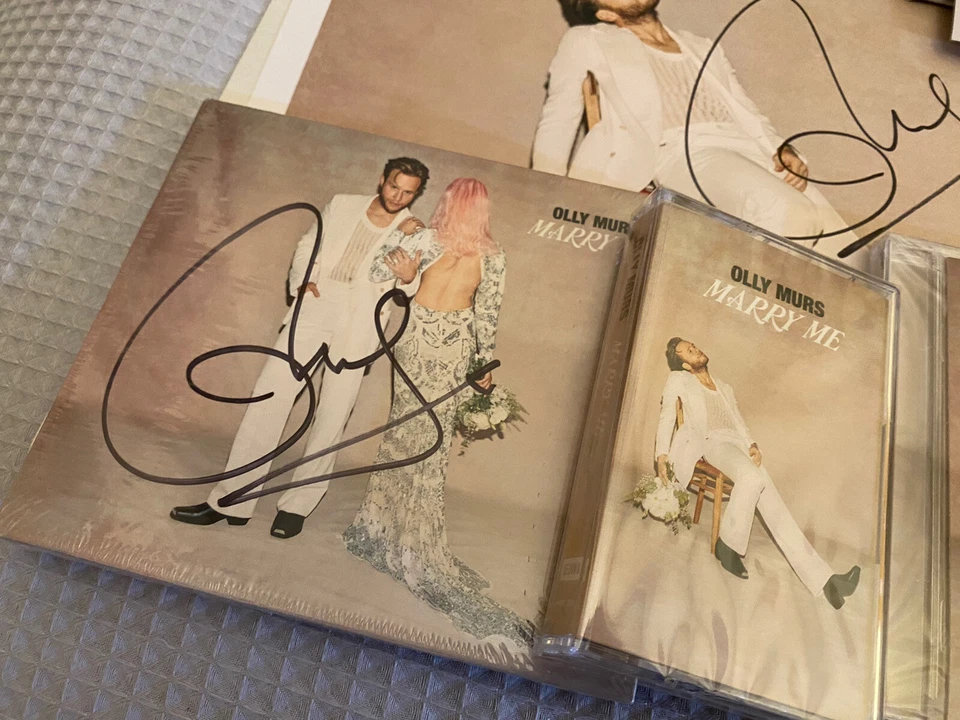 Olly Murs Signed - Marry Me CD (The Ultimate Fan Signed Bundle) 5 X Signed Items Foto 3 de 4