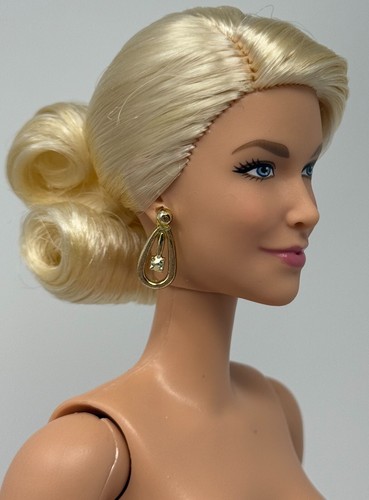 Barbie Ted Lasso Rebecca Welton Muñeca Desnuda Articulada Hannah Waddingham Rubia - Imagen 2 de 13