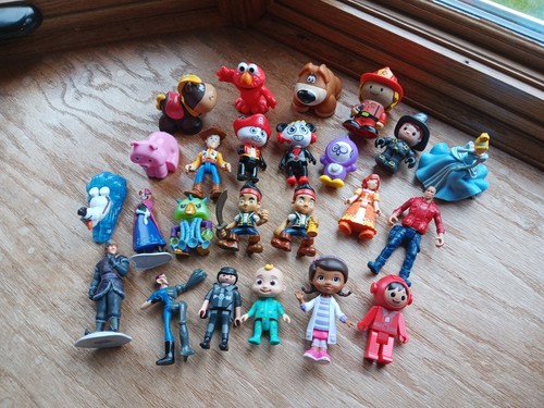 SMALL TOYS Lot of 24 toy figures animals, people Doctor Fireman