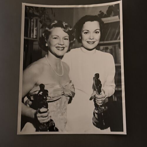 1949 Press Photo Actress Jane Wyman Academy Award Oscar statuette Press Photo - Picture 3 of 6
