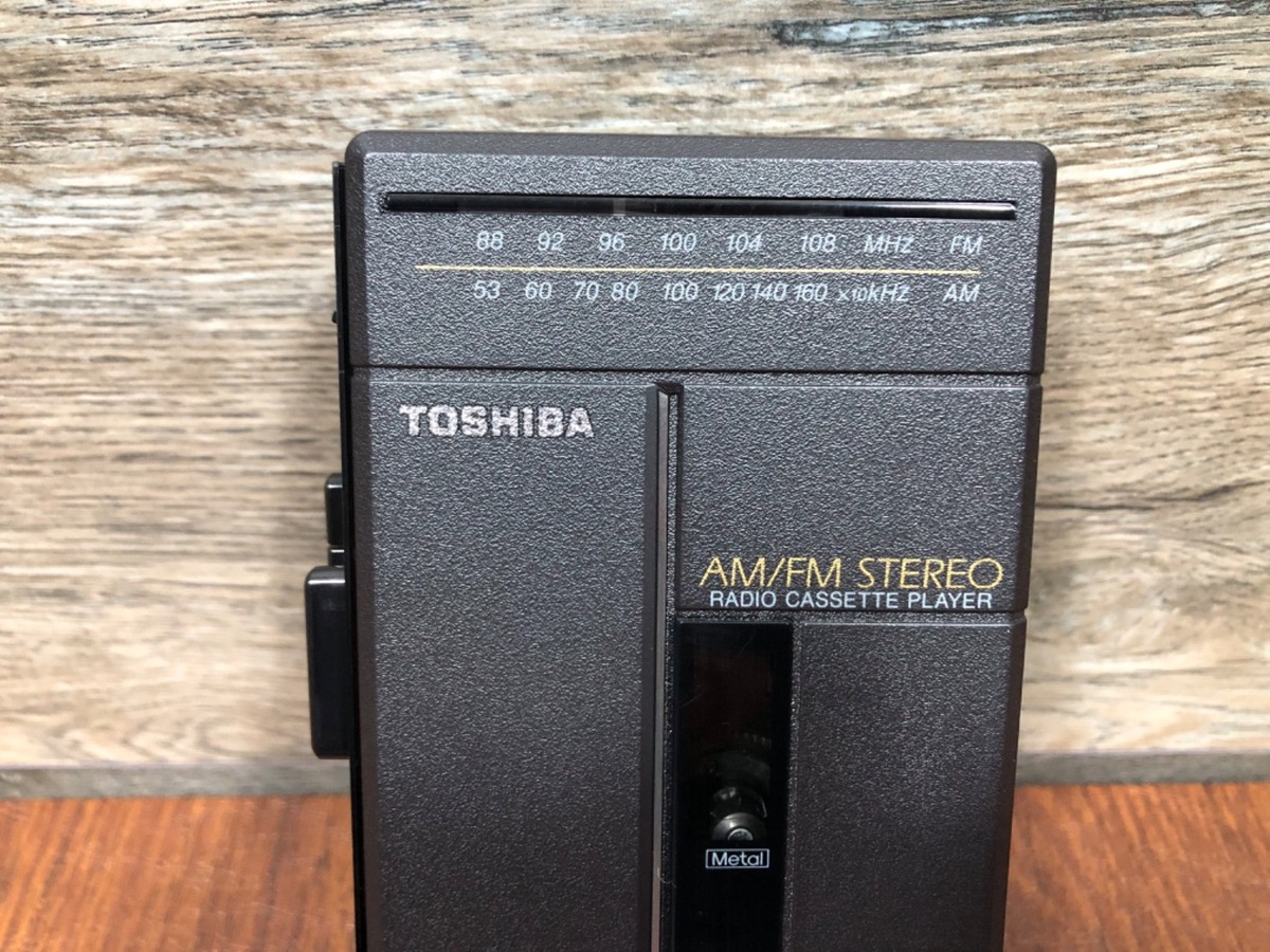 VINTAGE TOSHIBA KT-4039 RADIO CASSETTE WALKMAN AUTO REVERSE LOW