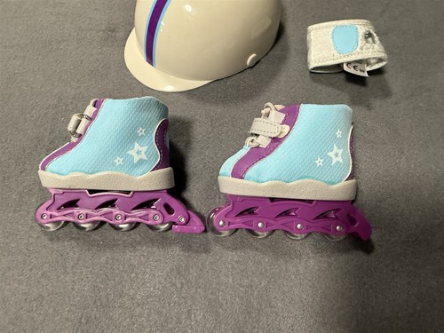 PATTINI PER BAMBOLE AMERICAN GIRL 18" LAME A RULLO E CASCO - Foto 4 di 7
