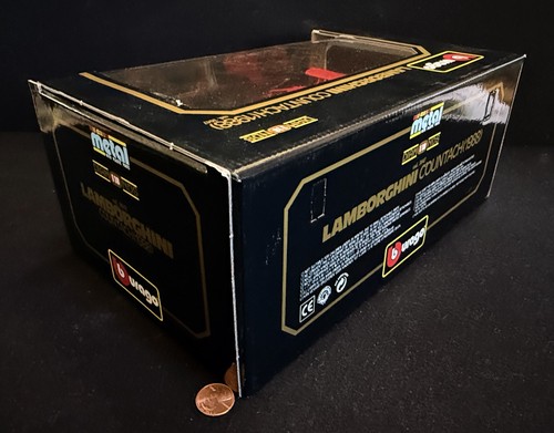 Bburago Diamonds Diecast Car - Red 1988 LAMBORGHINI COUNTACH in 1:18th Scale - Picture 4 of 6