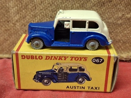 Vintage Dublo Dinky Toys - Austin taxi boxed, 067