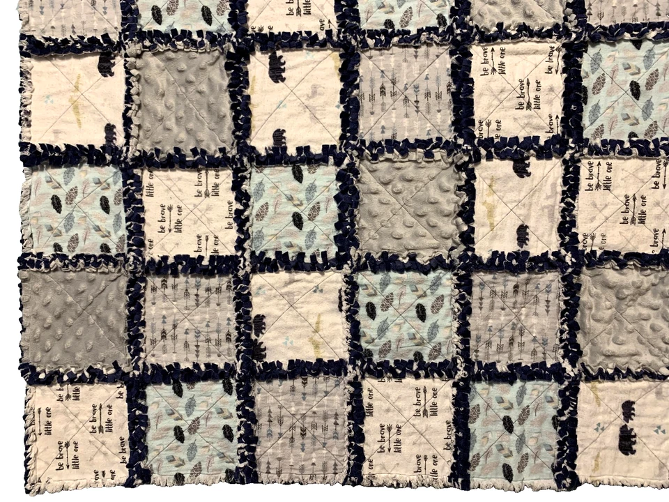 Manta Edredón Trapo Bebé Hecha a Mano Punto Minky Azul Marino Flechas Osos Sé Valiente Pequeño Foto 2 de 4