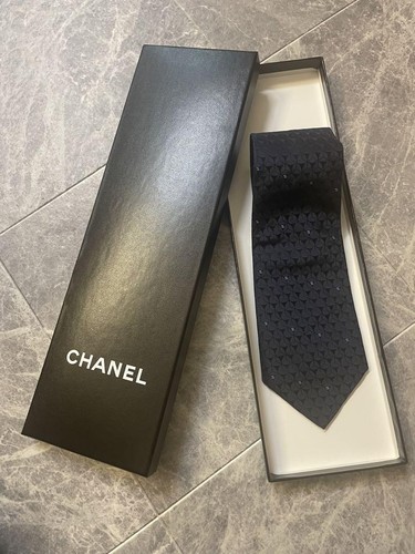 Beautiful condition Chanel 100% silk Coco mark pattern tie Navy with box - Picture 2 of 3