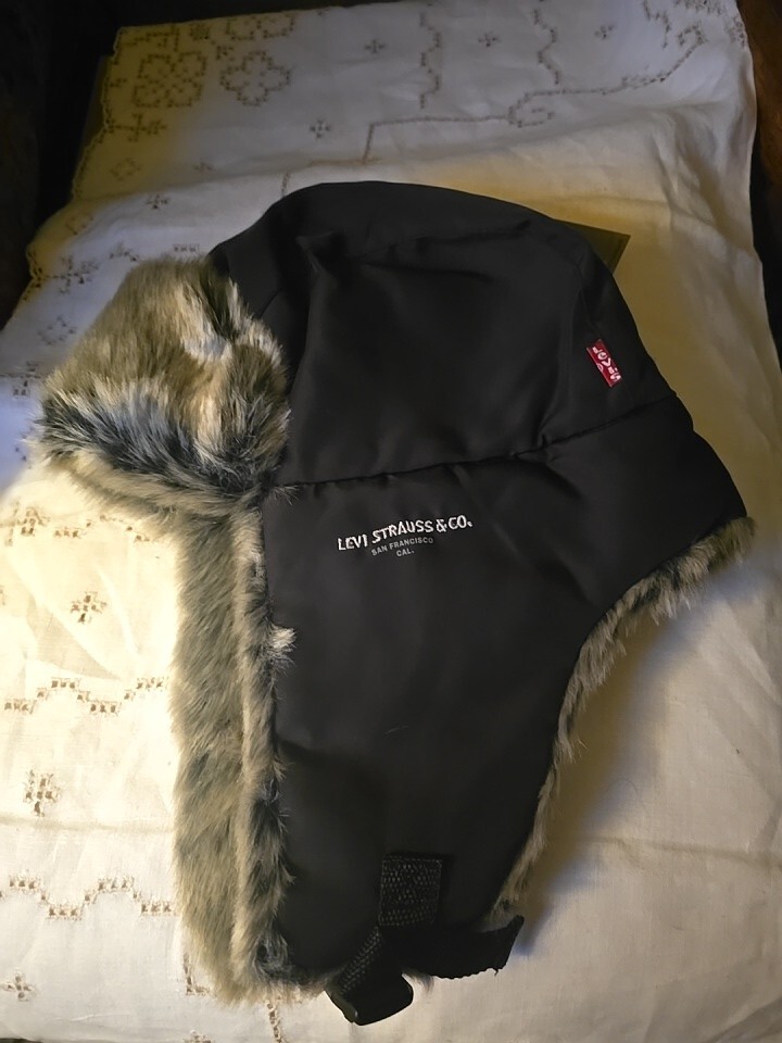 NEW Levi's mens S/m Black Nylon Faux Fur Lined Trapper Hat.