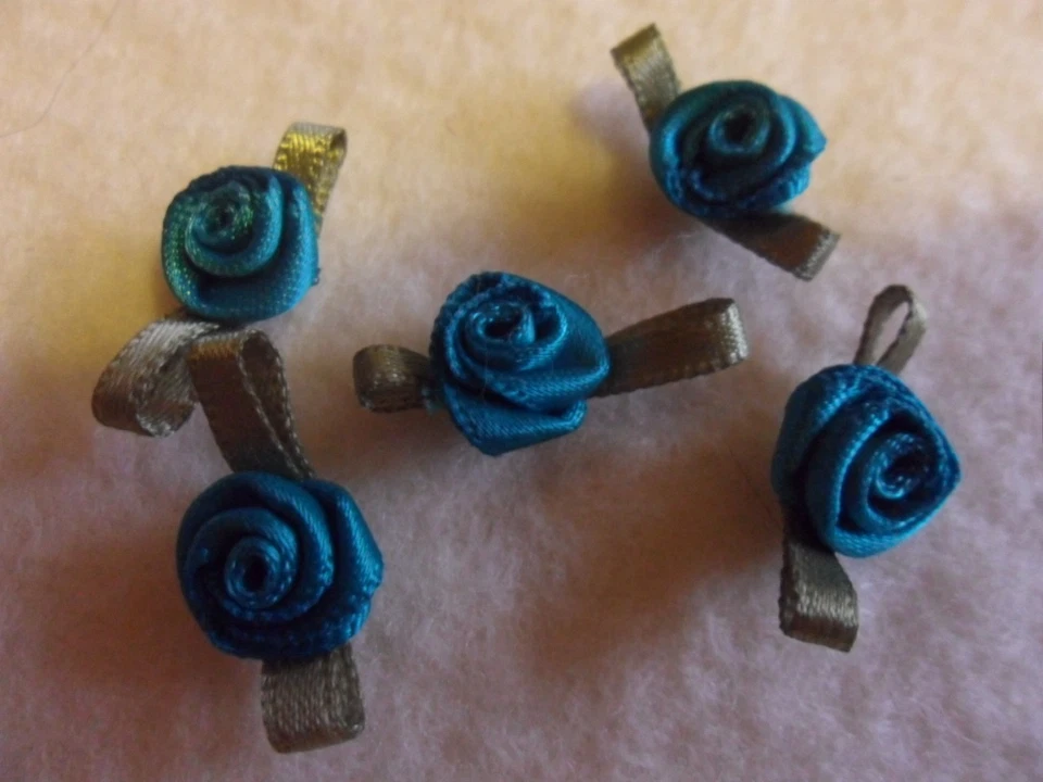 MARKENLOS 5 Röschen, Farbe petrol f. shabby, Bären- und Puppenkleidung etc.