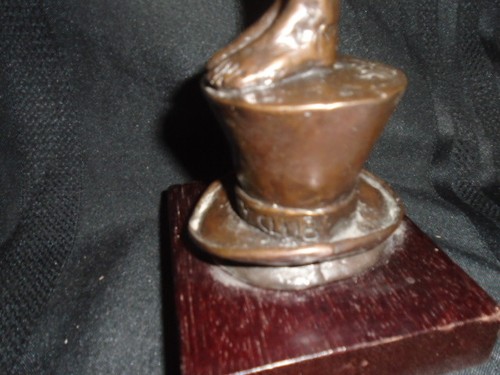 VARIETY CLUB THE PROPS AWARDS GOLD HEARTS BRONZE STATUE CIRCA .2007 - Picture 10 of 12